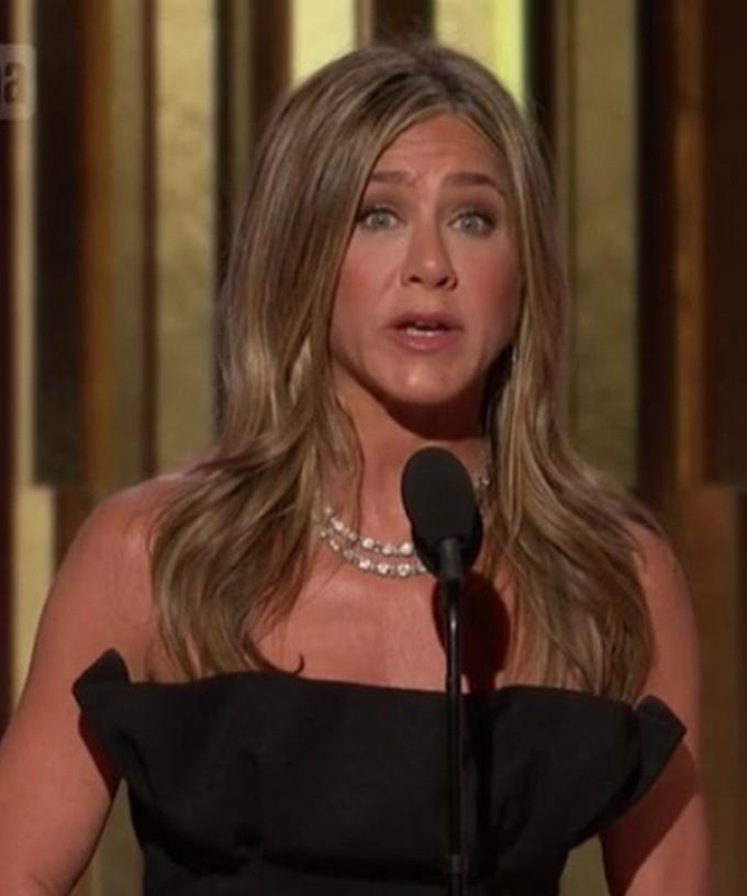 Jennifer Aniston Reads Out Russell Crowe's Emotional ...